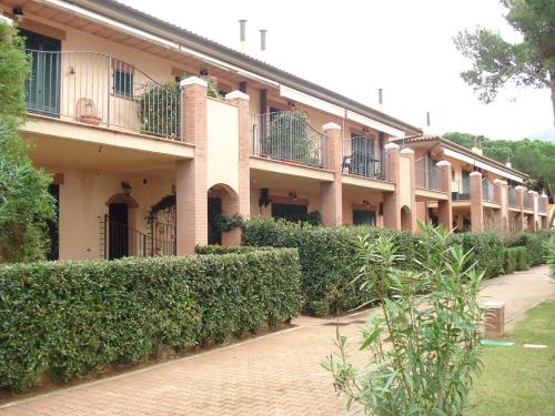 2 Vani SAN VINCENZO (LI) Rif. 253 San Vincenzo (S.Carlo). Appartamento Monolocale con Terrazza Abitabile e Garage Richiesta Euro 185.000 Trattabili.
