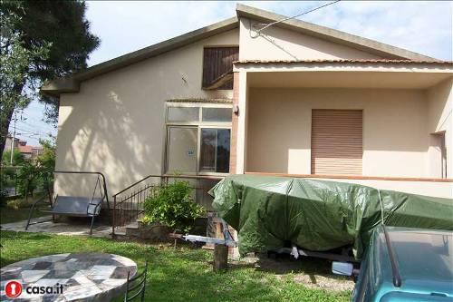 Casa indipendente POPULONIA (LI) Rif. P1326 Appartamento in Villetta Bifamiliare A Populonia  Stazione a Km  2 dal Golfo di Baratti Richiesta Euro. 270.000 Trattabili