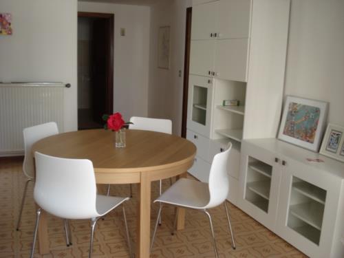 4 Vani SAN VINCENZO (LI) Rif. M 99 Zona Principessa Via Indipendenza a Mt 50 dal mare Appartamento Trilocale al Piano Primo con Ampia Terrazza posti Letto 5