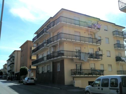 5 Vani SAN VINCENZO (LI) Rif S 244 San Vincenzo Paese Nuovo Ampio Appartamento di  ... Mq. 85 Piano Primo  con Garage Richiesta �uro 275.000