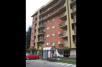 QUADRILOCALE IN STABILE DECOROSO