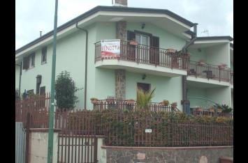 Brusciano:Villetta a schiera