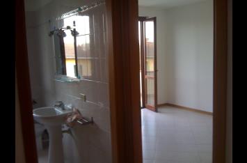 EMPOLI PRESSI, 3 VANI IN PICCOLO CONDOMINIO RECENTE