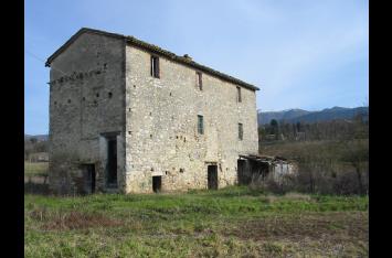 3 casali con terreno vic. Massa Martana rif.503