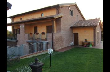 Rifinitissima Villa con giardino