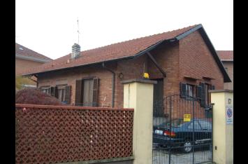 Beinasco villetta indipendente con giardino
